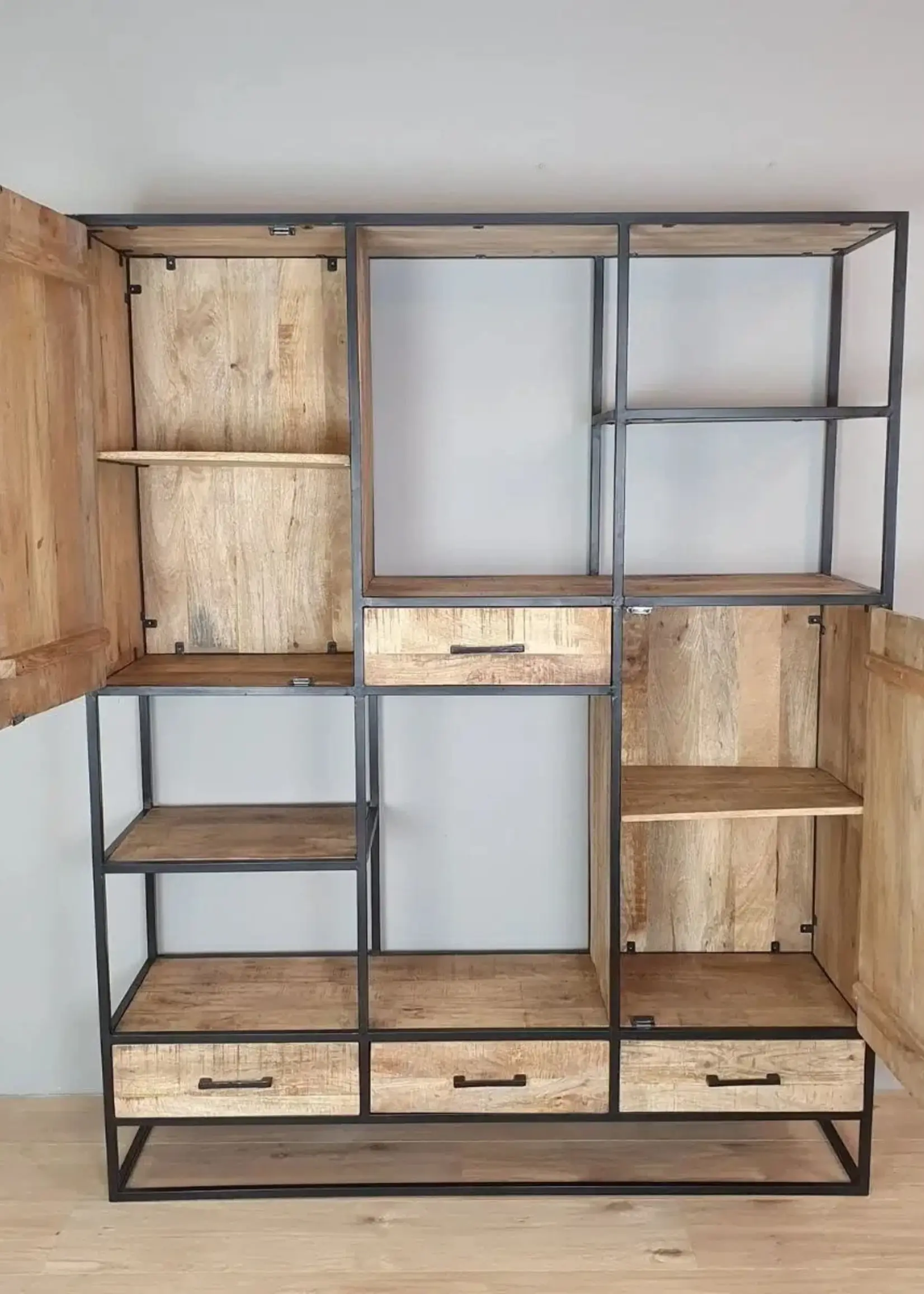 Vakkenkast Mangohout Swindon