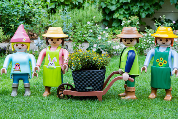 LECHUZA LECHUZA figure - Wheelbarrow LECHUZA LECHUZA figure - Wheelbarrow