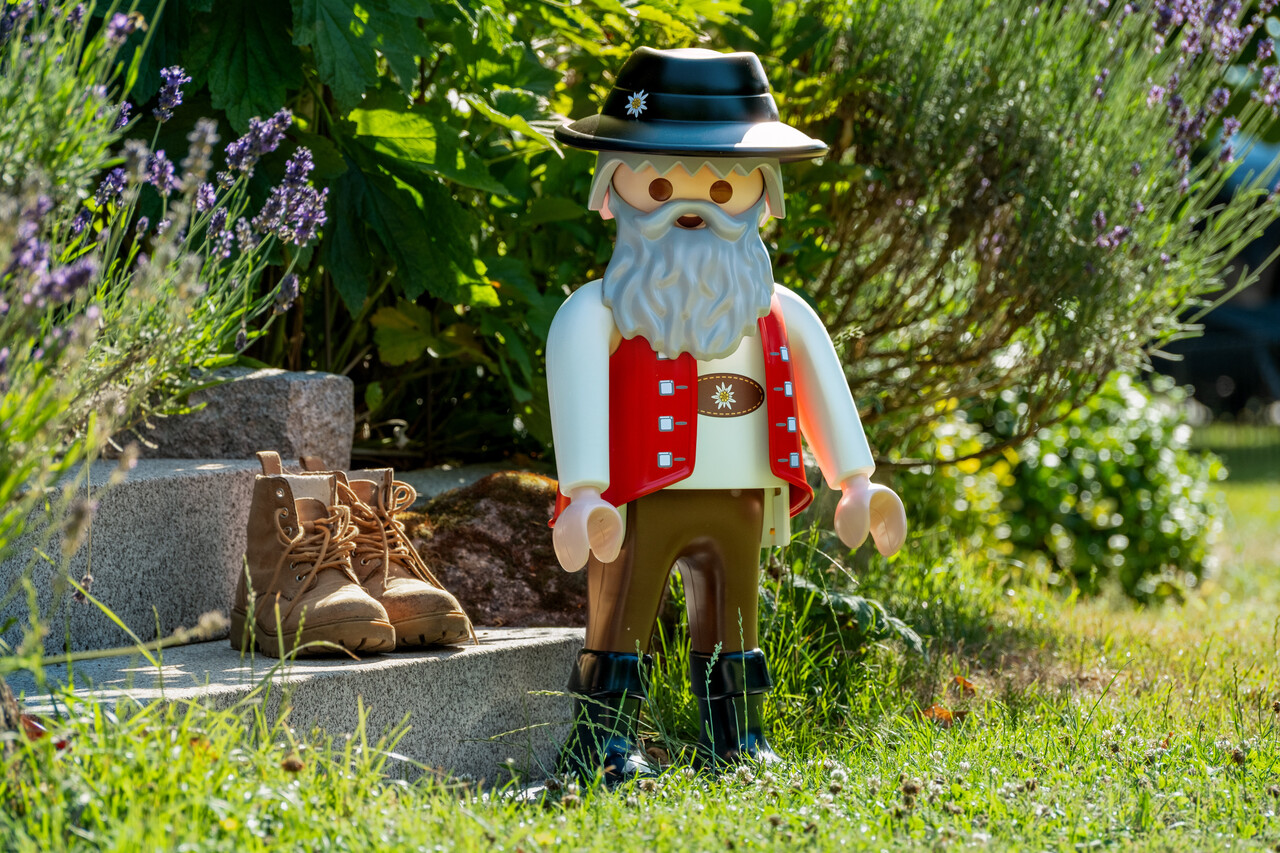 PLAYMOBIL LECHUZA XXL Mega Figure Senner Peter (ca. 60 cm) (19085) PLAYMOBIL LECHUZA XXL Mega Figure Senner Peter (ca. 60 cm) (19085)