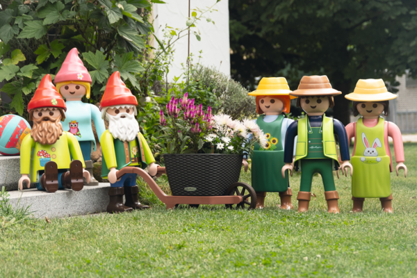 PLAYMOBIL LECHUZA ® XXL Megafiguur Tuinvrouw Hannah - met Paashaas schort - hoogte 62,5 cm