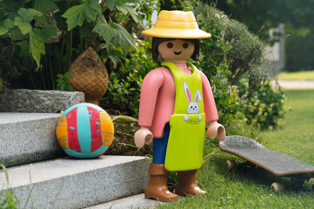 PLAYMOBIL LECHUZA ® XXL Megafiguur Tuinvrouw Hannah - met Paashaas schort - hoogte 62,5 cm