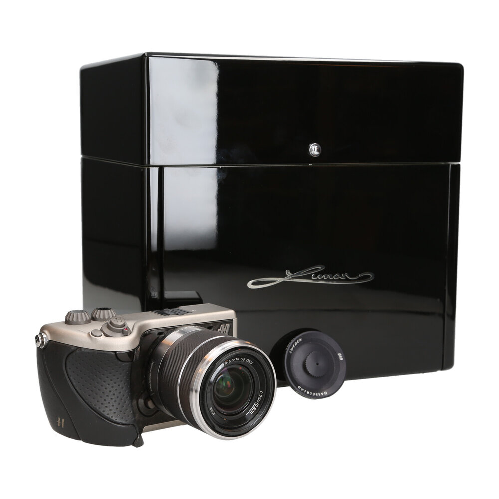 Hasselblad Hasselblad Lunar + 18-55mm f/3.5-5.6 OSS Kit