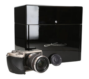 Hasselblad Hasselblad Lunar Black Leather + 18-55mm