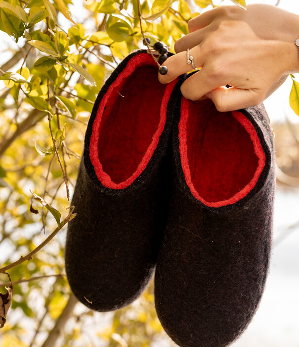 esgii Vilten herenslof Perforated red