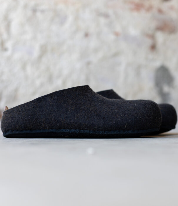 esgii Herren-Filzschuhe Sloping Back Schwarz