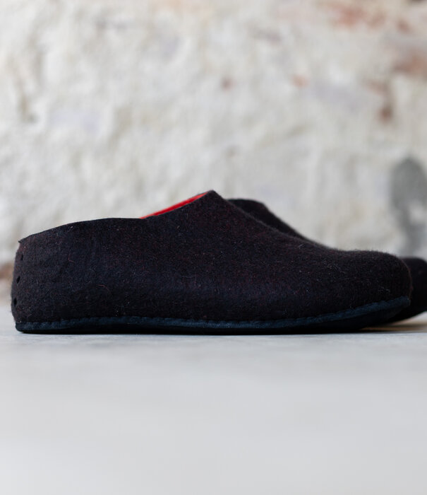 esgii Herren-Filzschuhe Perforated Schwarz & Rot