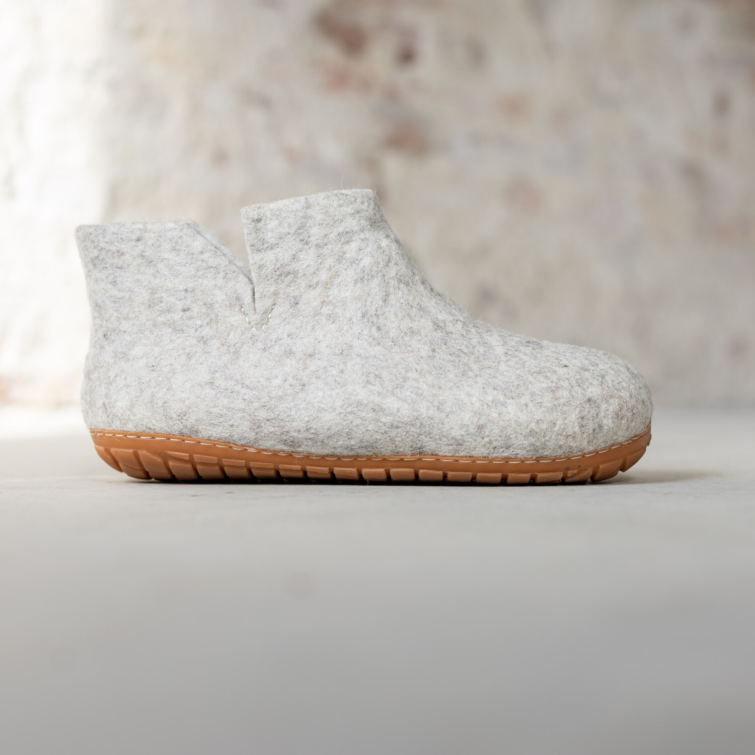 Vollsjö Slippers voor dames van vilt, lichtgrijze schoenen voor dames, comfortabele vilten schoenen, vrijetijdsschoenen, indoor pantoffels, gemaakt in de EU, lichtgrijs, oranje