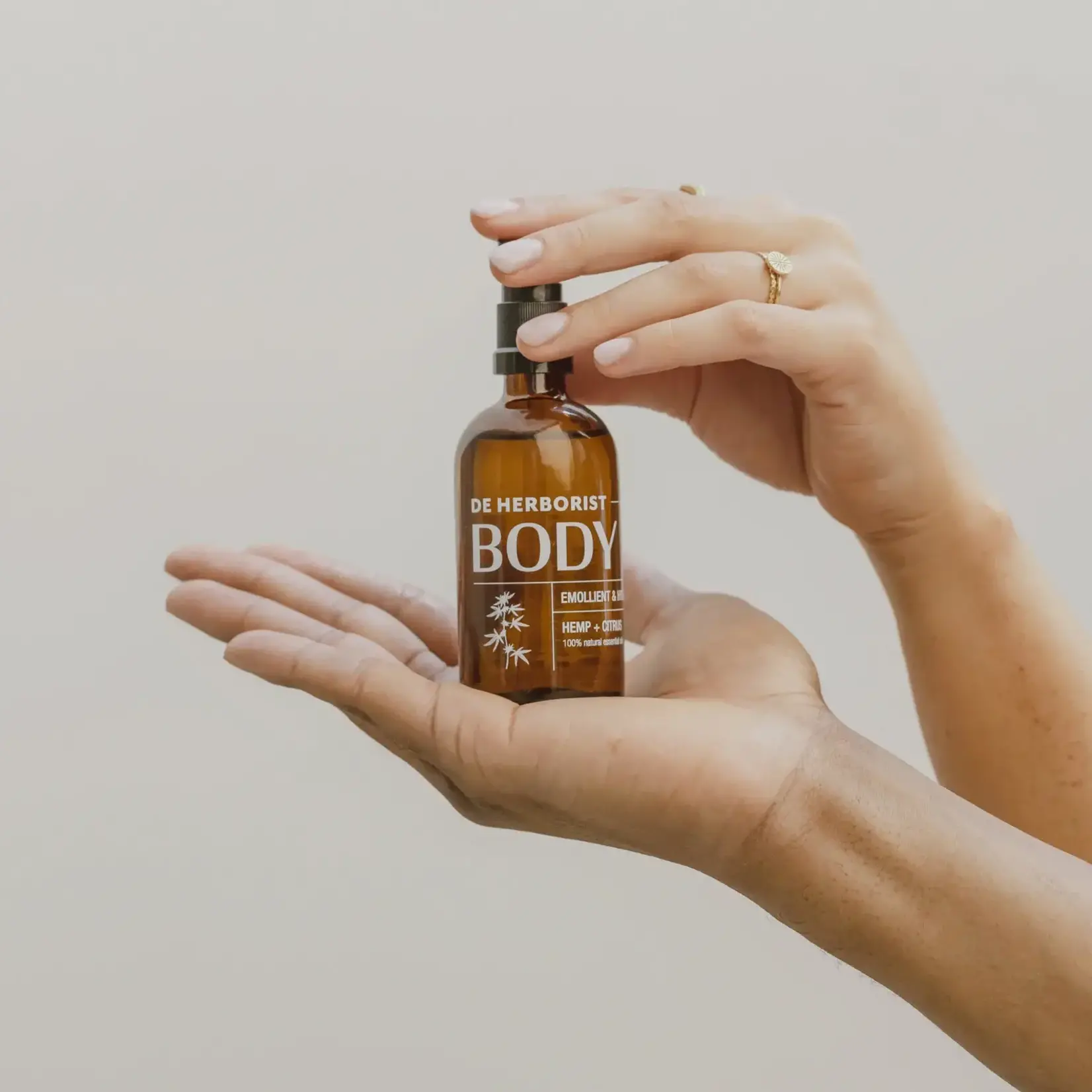 DE HERBORIST Hydrating Body Oil – Citrus & Hennep | 100ml | De Herborist | Voedend & Natuurlijk | Voor Elke Huid