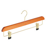 Cintre jupe / pantalon bois hêtre teinté cerisier avec crochet doré et pinces antidérapantes Cintre jupe / pantalon bois hêtre teinté cerisier avec crochet doré et pinces antidérapantes