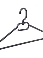 Cintre plastique multi-usage (plat) noir avec crochet tournant