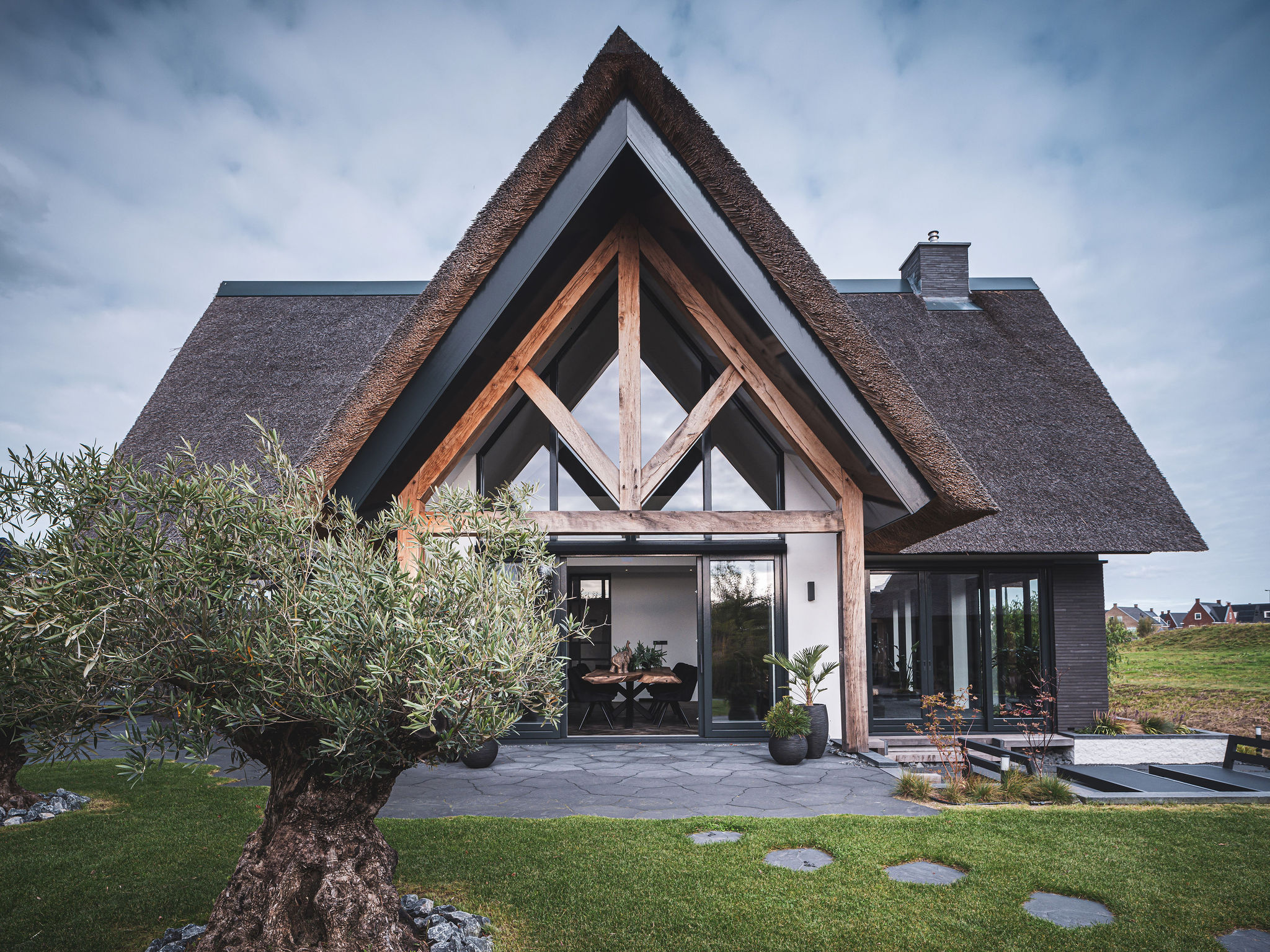 Robuuste, Stoere en Chique Villa: Luxe Woning met Perfecte Tuinbeleving. 