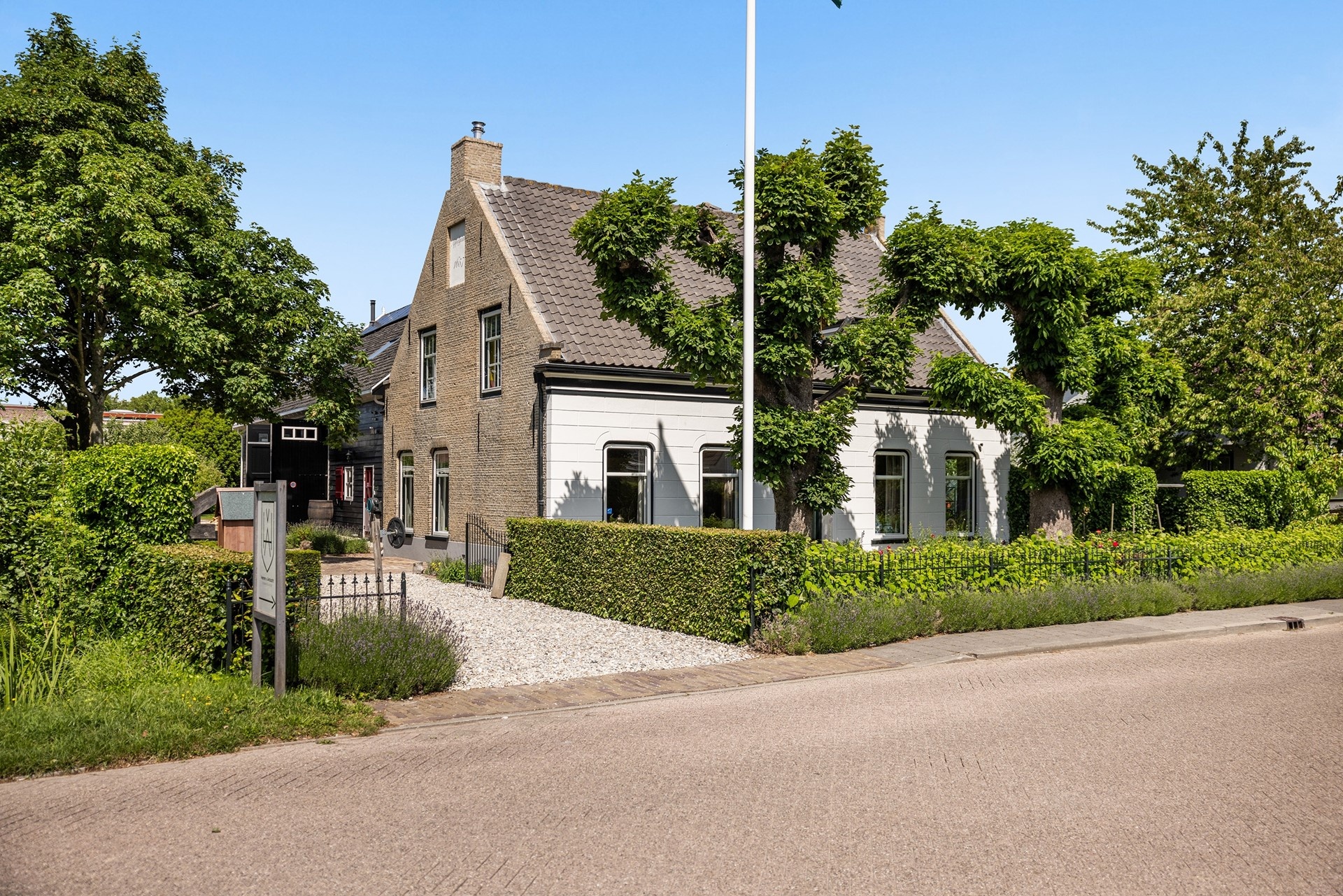Dorpsstraat 23 Hendrik-Ido-Ambacht € 2.375.000,- k.k.