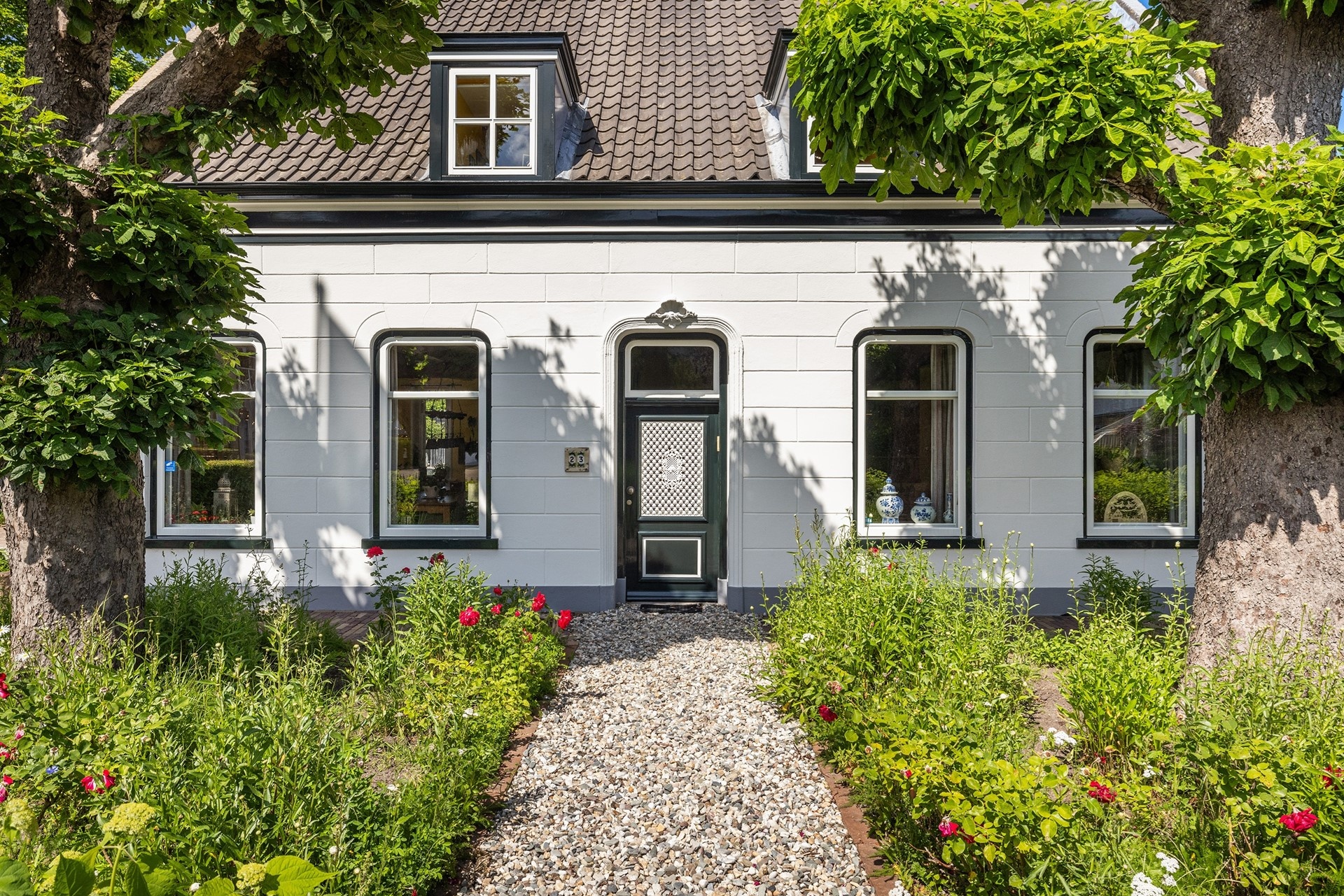 Dorpsstraat 23 Hendrik-Ido-Ambacht € 2.375.000,- k.k.