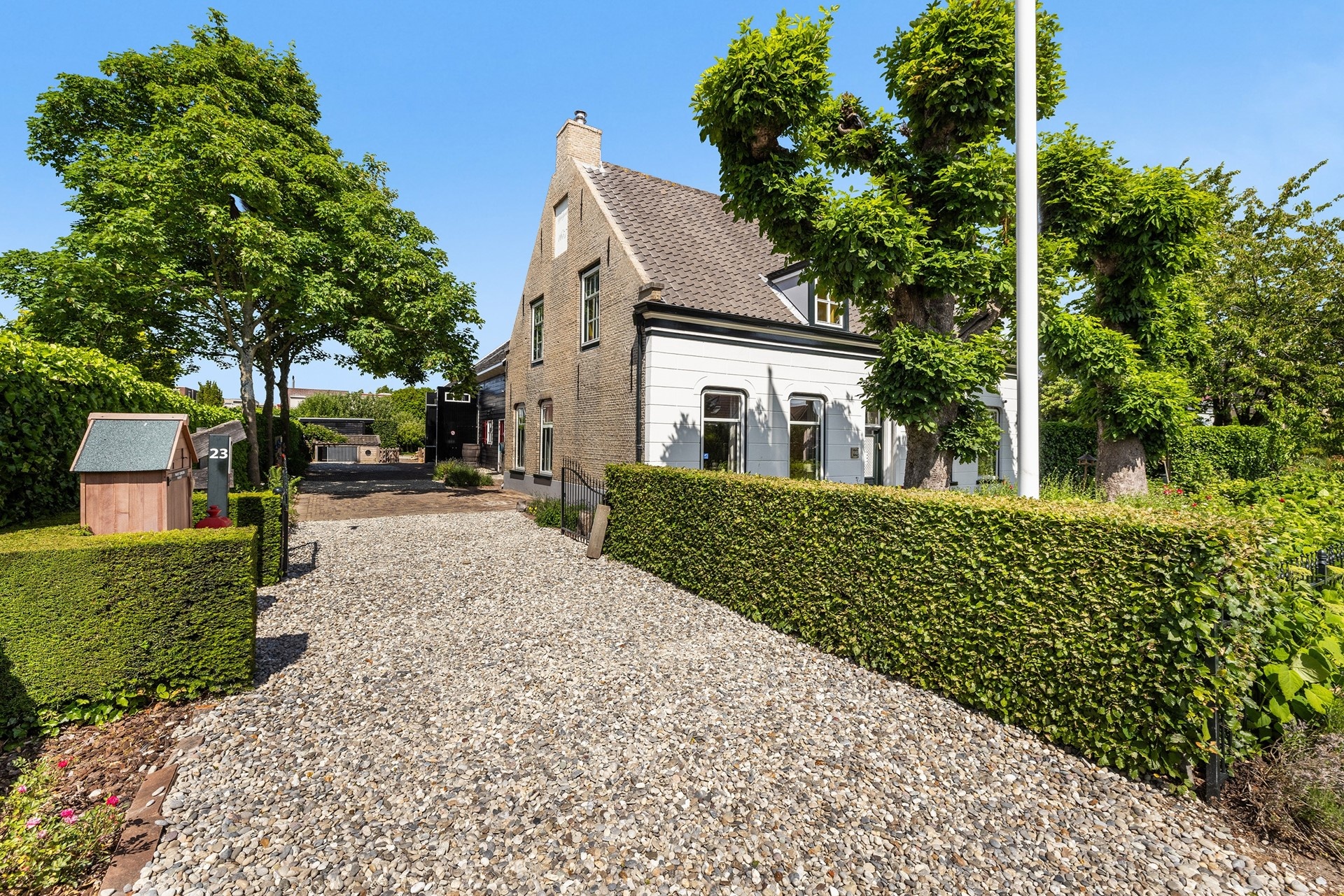 Dorpsstraat 23 Hendrik-Ido-Ambacht € 2.375.000,- k.k.
