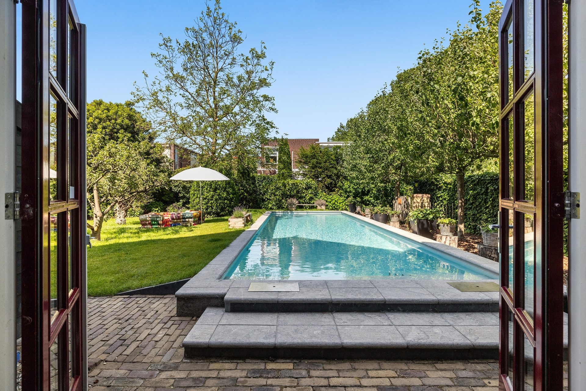 Dorpsstraat 23 Hendrik-Ido-Ambacht € 2.375.000,- k.k.