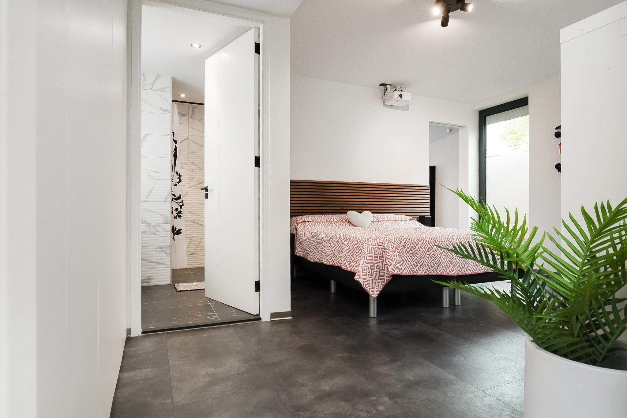 Spieringweg 1099A, Zwaanshoek €1.750.000 k.k.