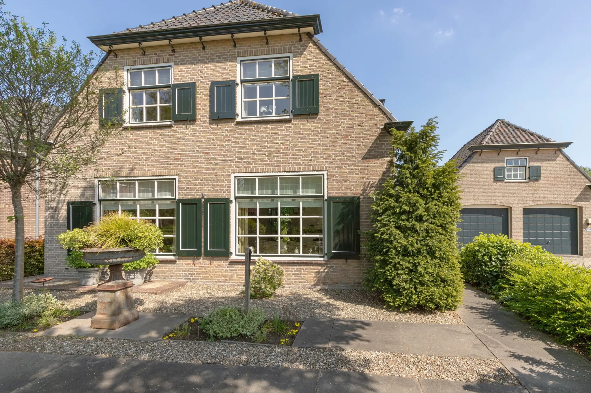 Noordeinde 175, Roelofarendsveen €1.000.000 k.k.