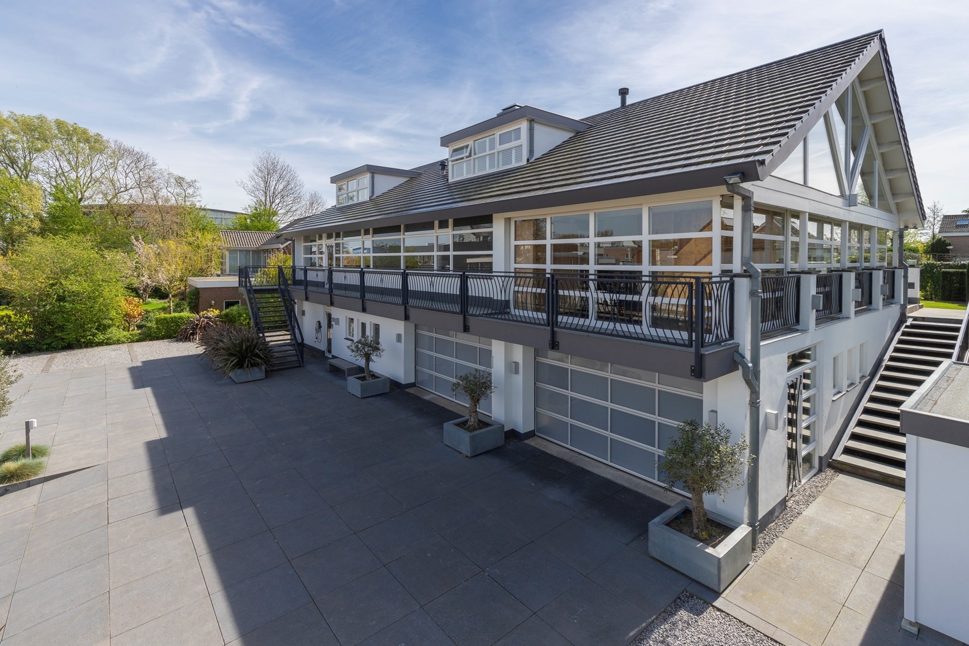 Dijkstraat 30, Roelofarendsveen €1.500.000 k.k.