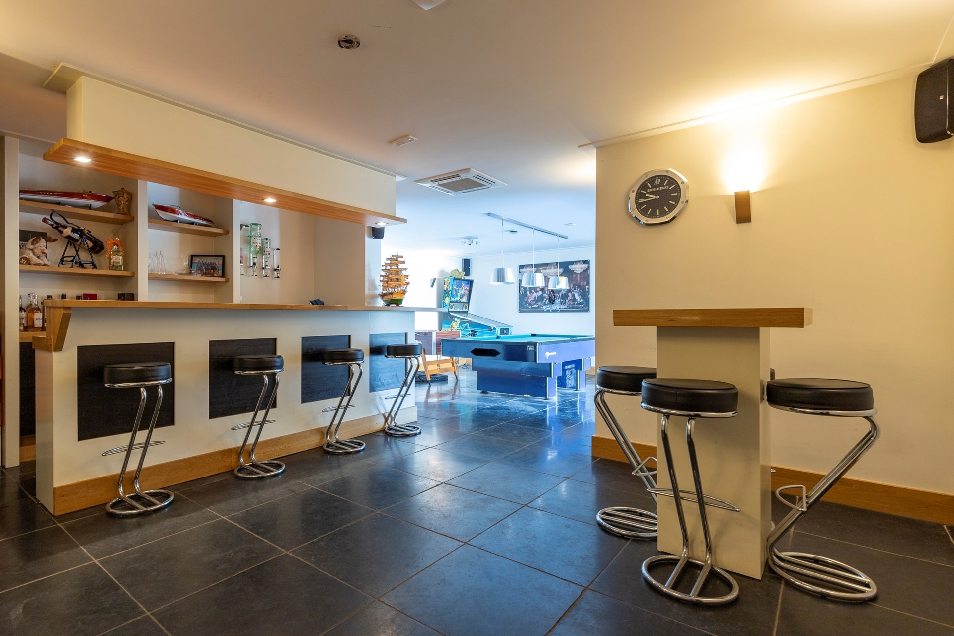 Dijkstraat 30, Roelofarendsveen €1.500.000 k.k.