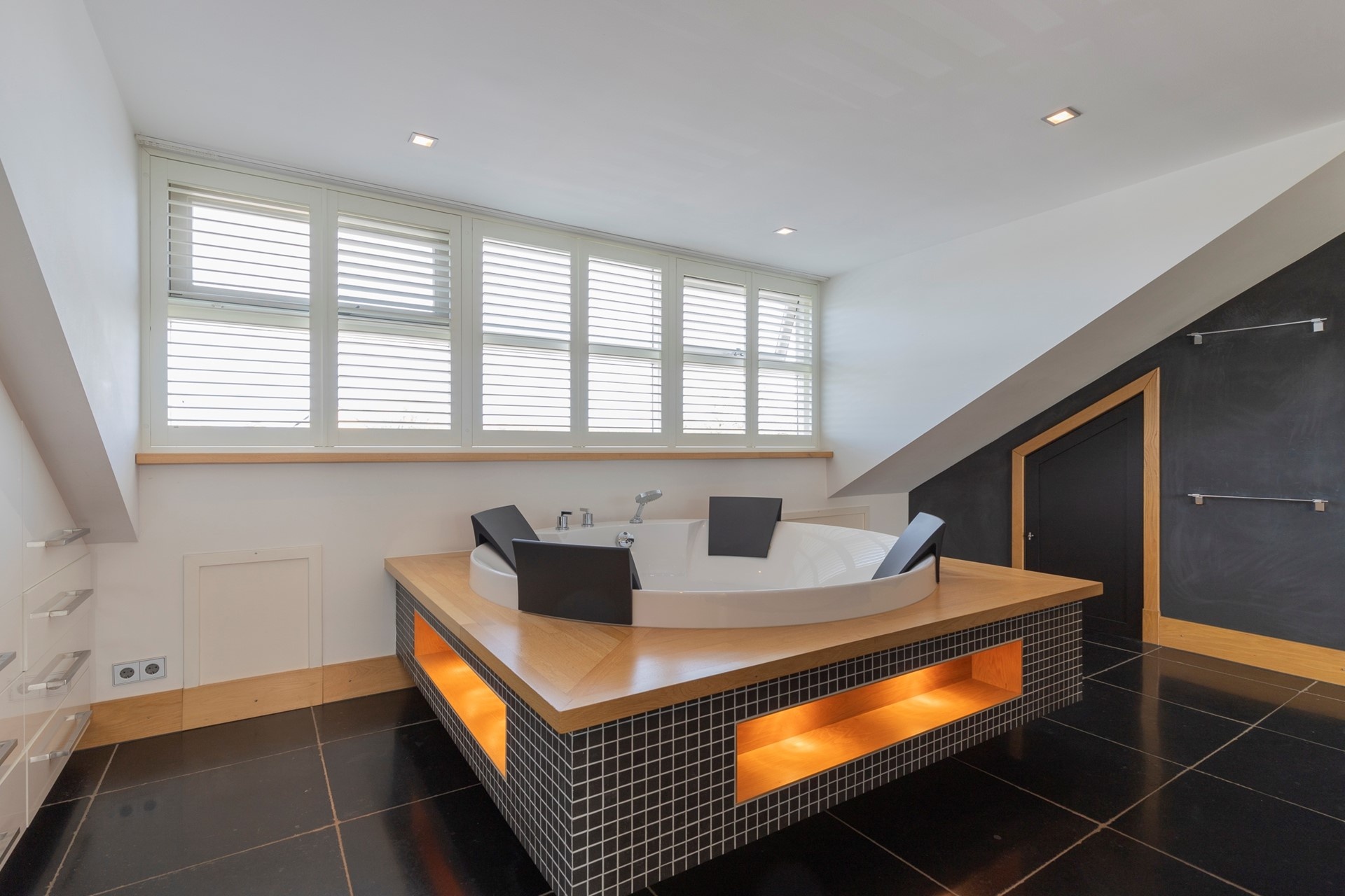 Dijkstraat 30, Roelofarendsveen €1.500.000 k.k.