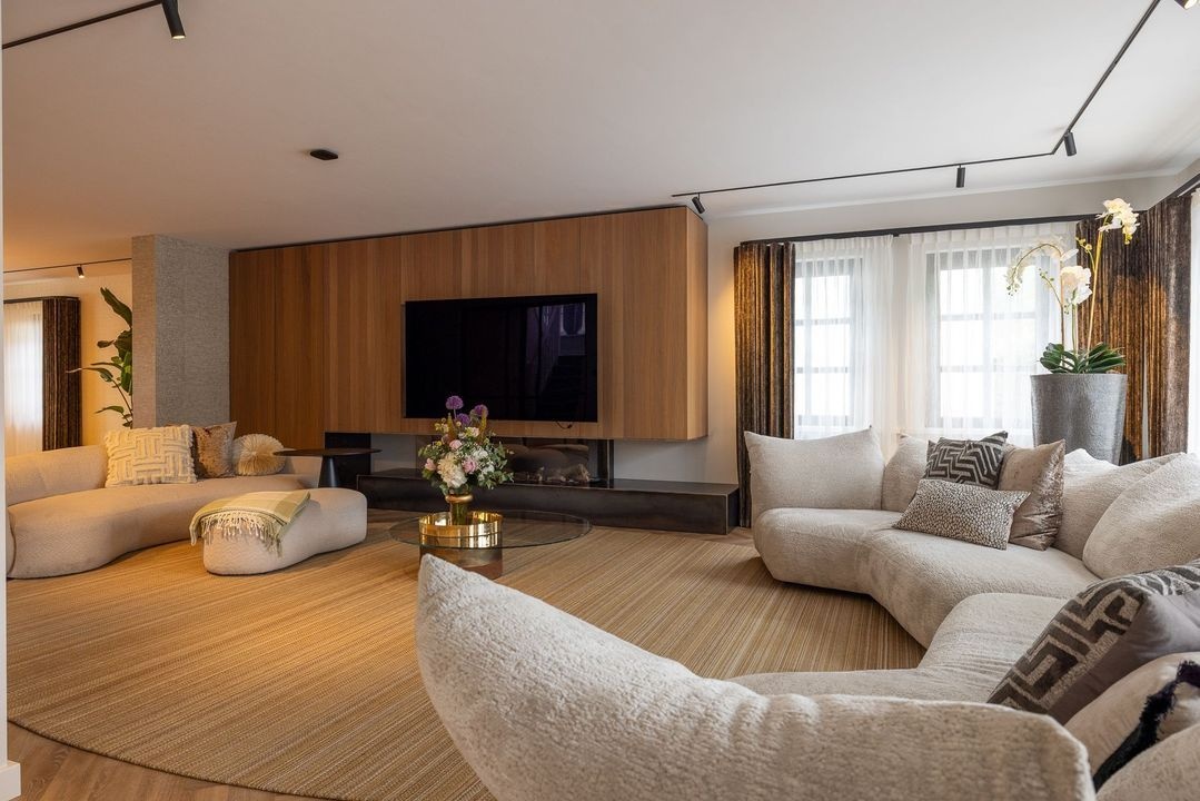 Raadhuislaan 22, Mijnsheerenland €1.995.000 k.k.