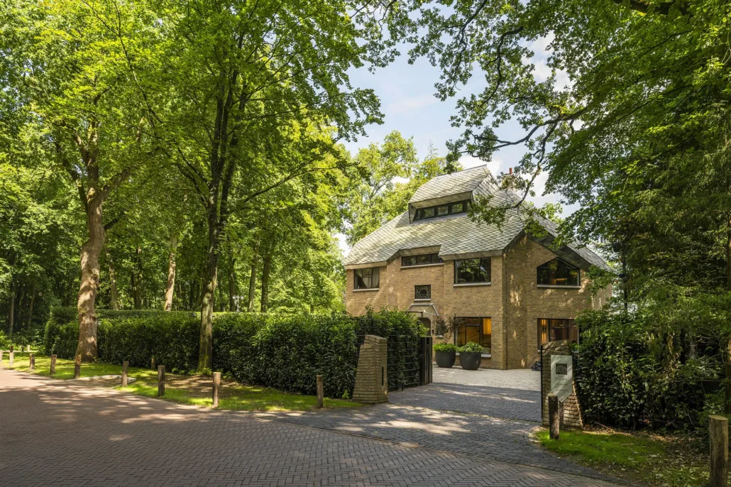 Raboes 21, Laren €4.495.000 k.k.