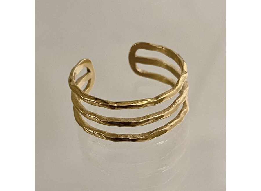 ring - lines hammered - verguld