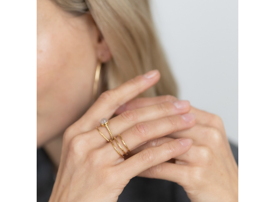 ring - lines hammered - verguld