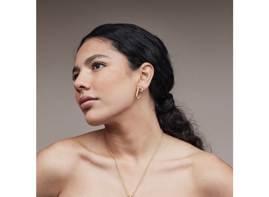 oorstekers - oval organic hammered - verguld