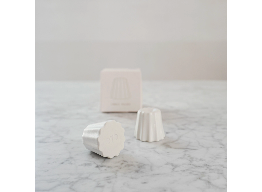 kandelaar - porselein - voor kaarsen 'slender / bijenwas'