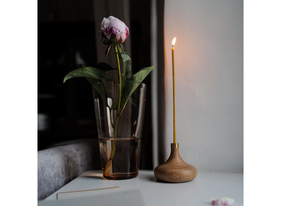 kandelaar - eik & messing - voor kaarsen 'slender / bijenwas'