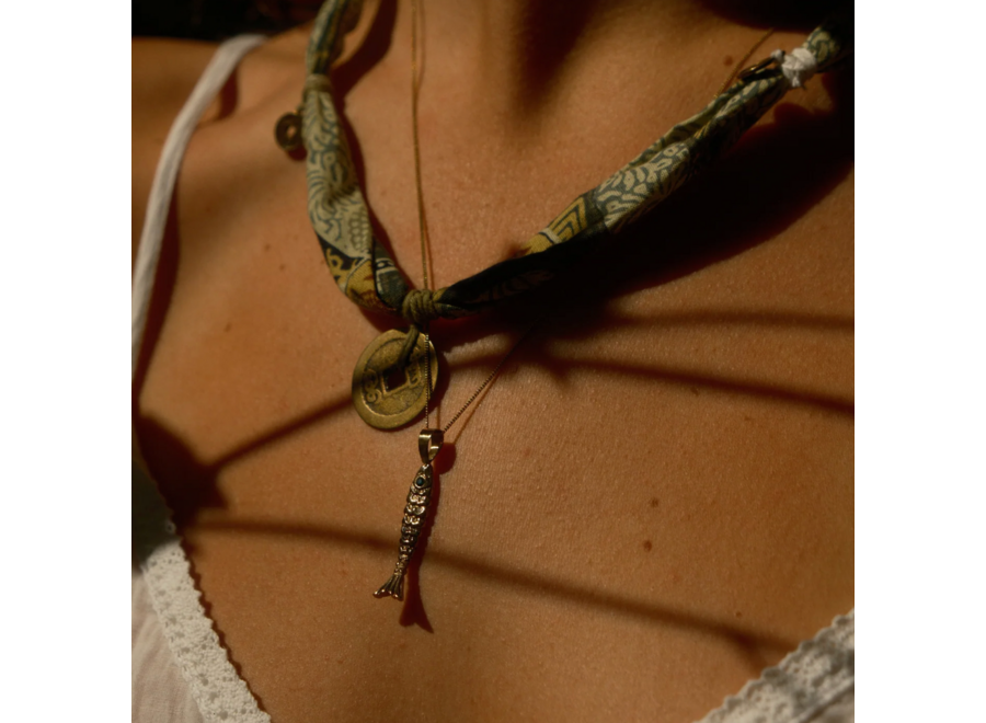 hangertje - fish green stone - verguld