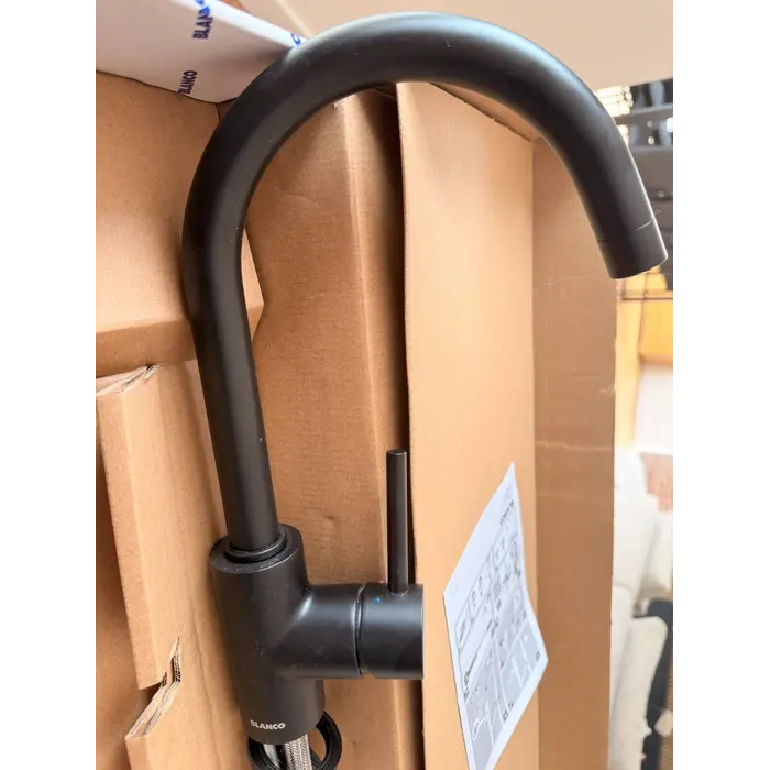 Mitigeur de cuisine noir mat pivotant 360° - Jusqu'à -35% en outlet