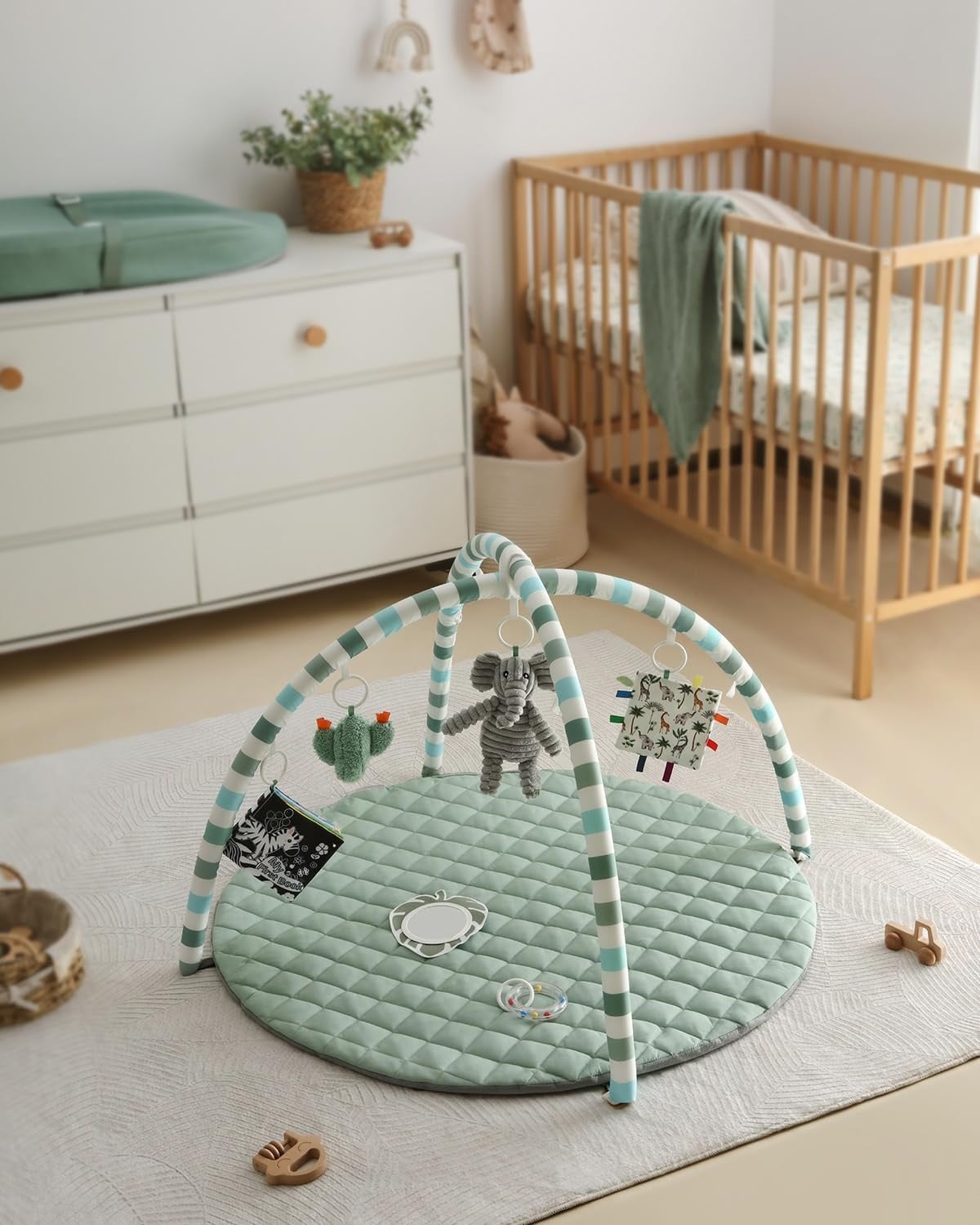 Tapis d'éveil bébé avec arche et 6 jouets - Vert sauge - Jusqu'à 33% de remise