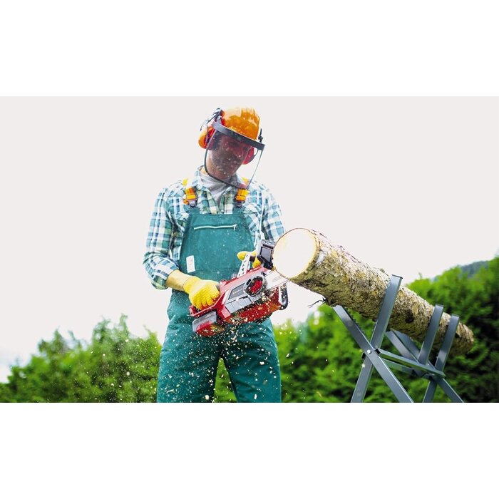 Tronçonneuse sans fil 23 cm - 34% de remise - Prête pour vos travaux de jardin