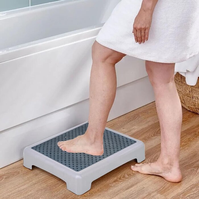 Marchepied antidérapant pour seniors - 44x34cm - 200kg - 32% de remise