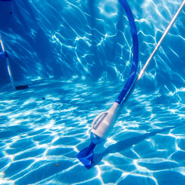 Nettoyeur de piscine manuel Little Vac - 2m³/h - 32% de remise