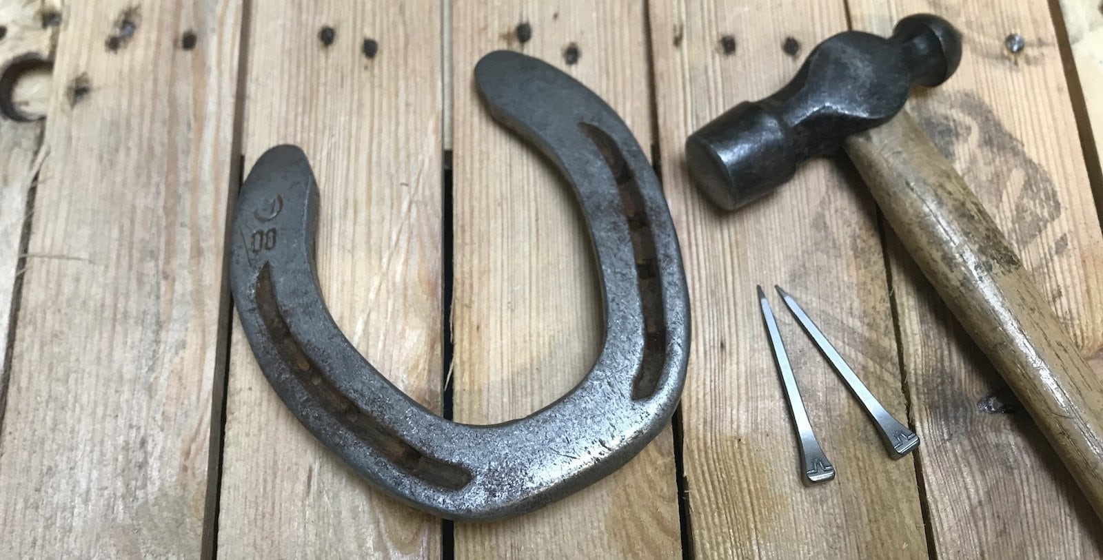 Comment accrocher un fer à cheval pour porter chance ?