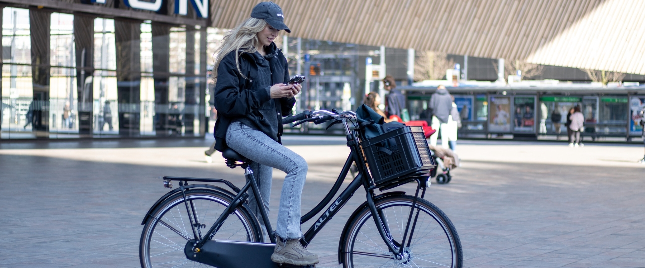 Tussen banner Tenways e-bike