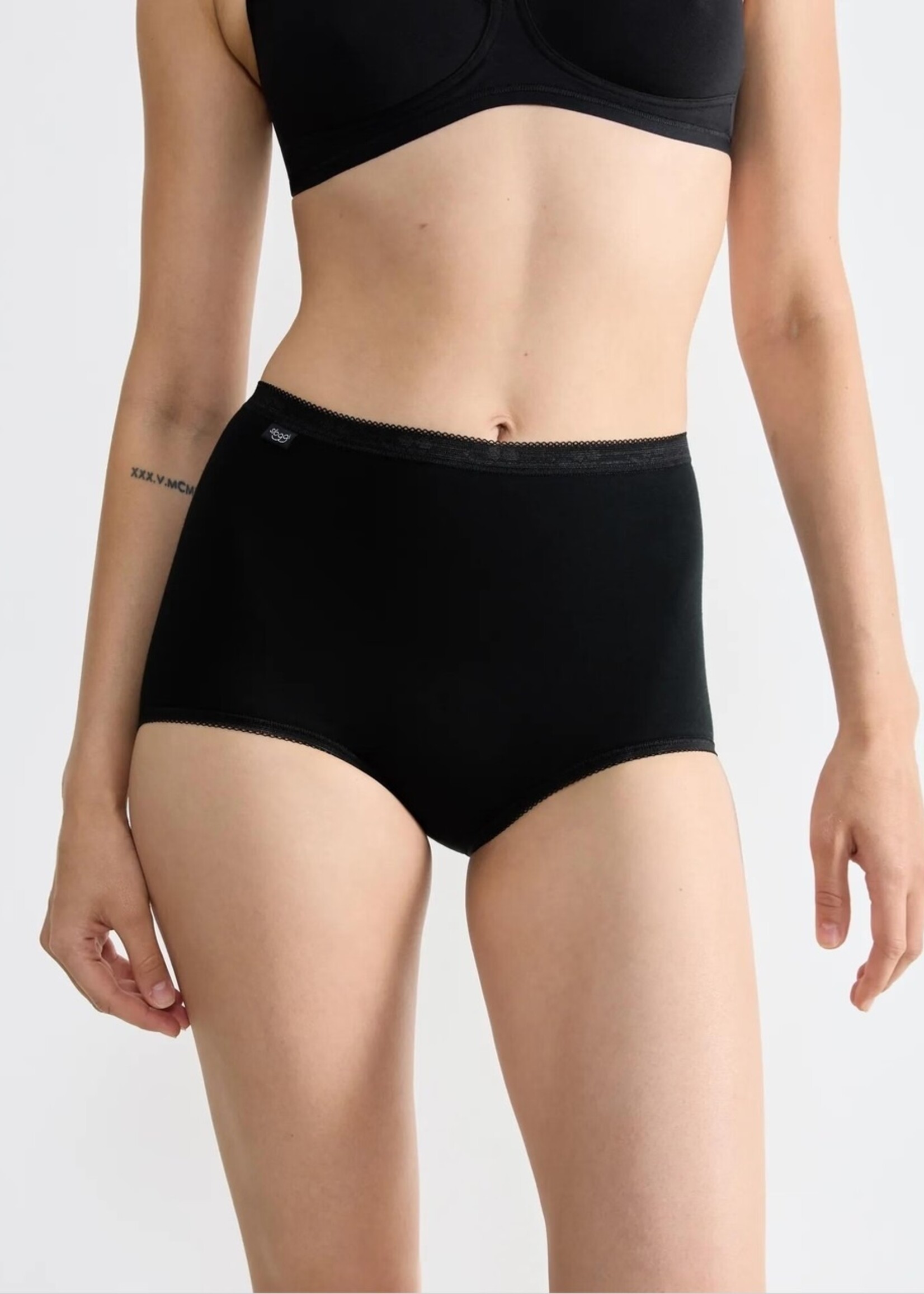 Sloggi Sloggi Basic+ Maxi slips zwart - 4 stuks voordeelpack