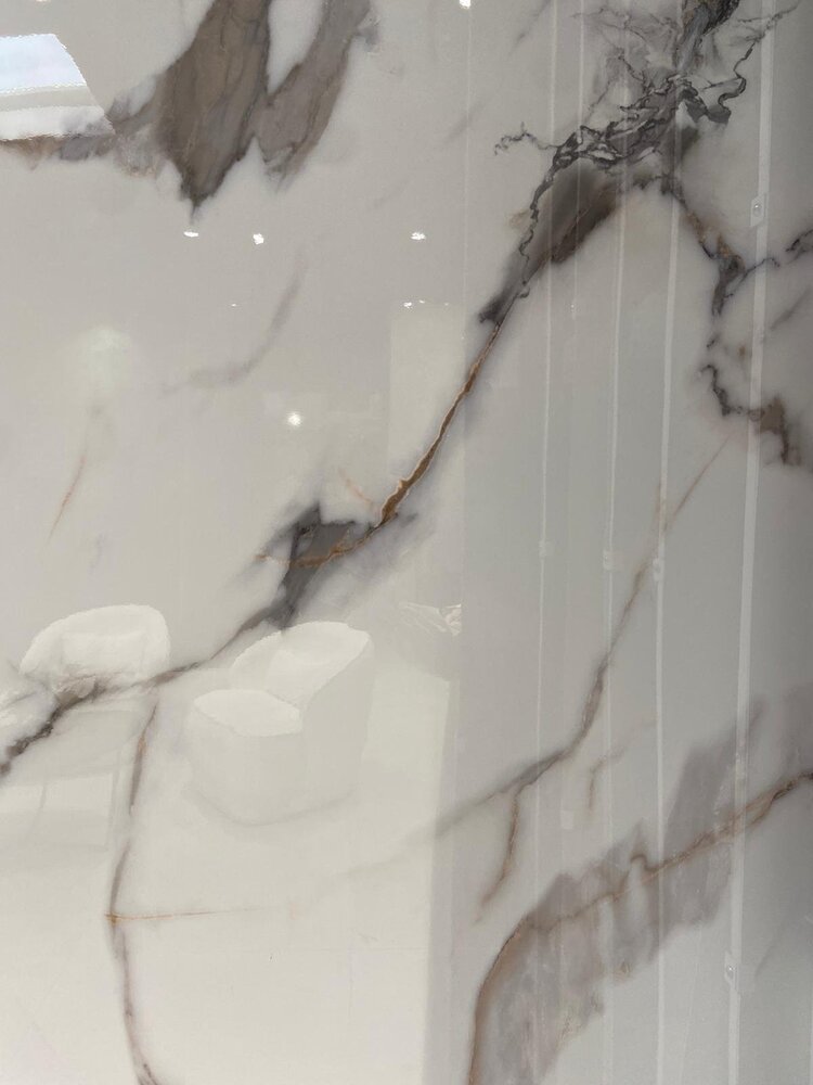 Oppio €37 PER PANEEL - 120x280x0,3 cm - PVC Wandpaneel Calacatta Gold Hoogglans Oppio €37 PER PANEEL - 120x280x0,3 cm - PVC Wandpaneel Calacatta Gold Hoogglans