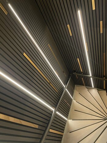 Oppio €25 PER PANEEL - 60x260 cm ZWART Eiken akoestische wand panel Oppio €25 PER PANEEL - 60x260 cm ZWART Eiken akoestische wand panel