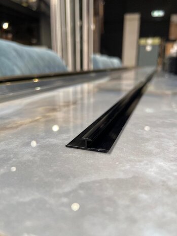 Oppio Tussenprofiel tbv. PVC Wandpanelen - Zwart Oppio Tussenprofiel tbv. PVC Wandpanelen - Zwart