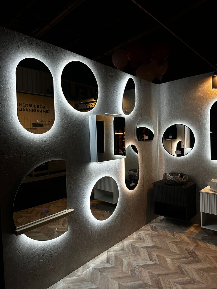 Oppio LUNA - 80 CM ( ZWART ) Badkamerspiegel met verlichting