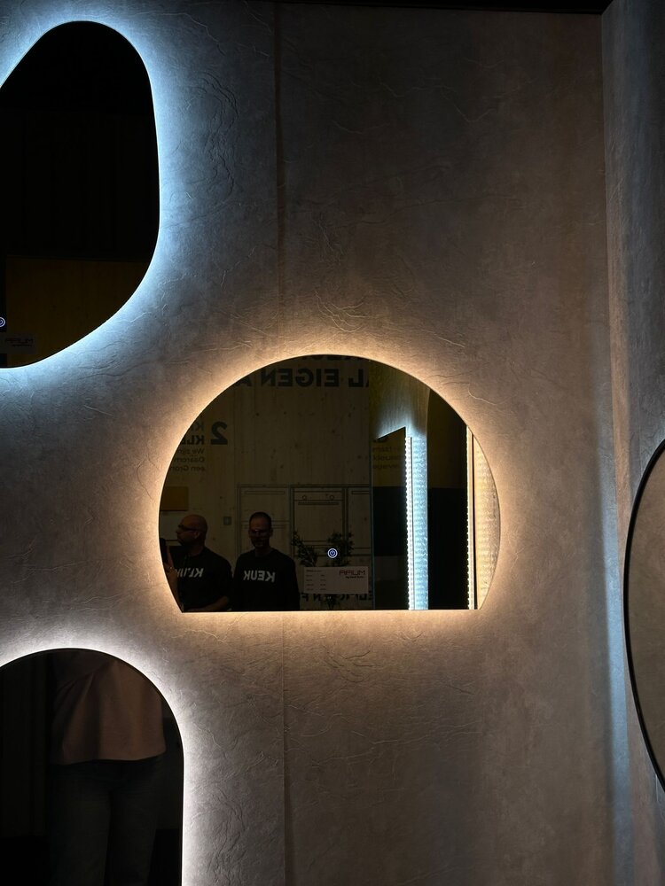 Oppio DECO - 60 CM ( Randloos ) Halfrond Toilet / Badkamerspiegel met verlichting Oppio DECO - 60 CM ( Randloos ) Halfrond Toilet / Badkamerspiegel met verlichting