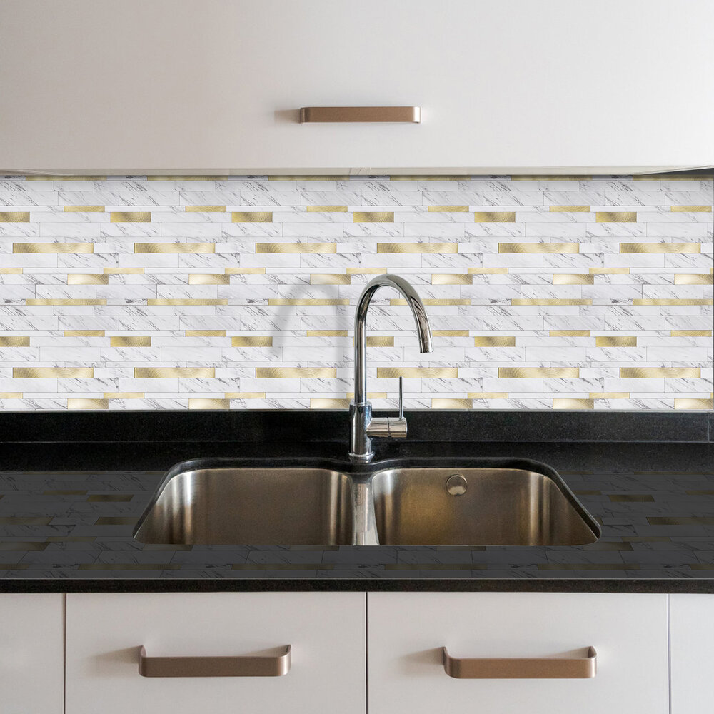 Oppio Wit Marmerlook met GOUDEN ALU Wildverband - Zelfklevend Mozaiek 303x298x4mm Oppio Wit Marmerlook met GOUDEN ALU Wildverband - Zelfklevend Mozaiek 303x298x4mm