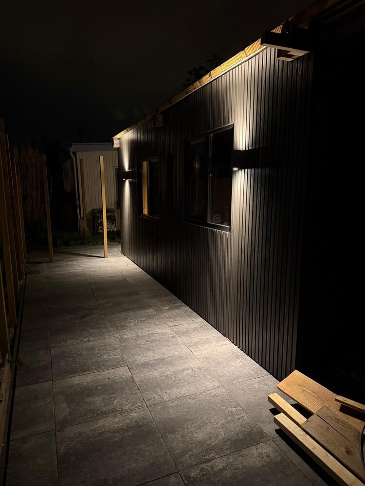 Oppio €20.99 Per Stuk - BLACK - Zwarte strepen - Gevelbekleding – Composiet | 290 x 22 cm | Gevel | Tuin Oppio €20.99 Per Stuk - BLACK - Zwarte strepen - Gevelbekleding – Composiet | 290 x 22 cm | Gevel | Tuin