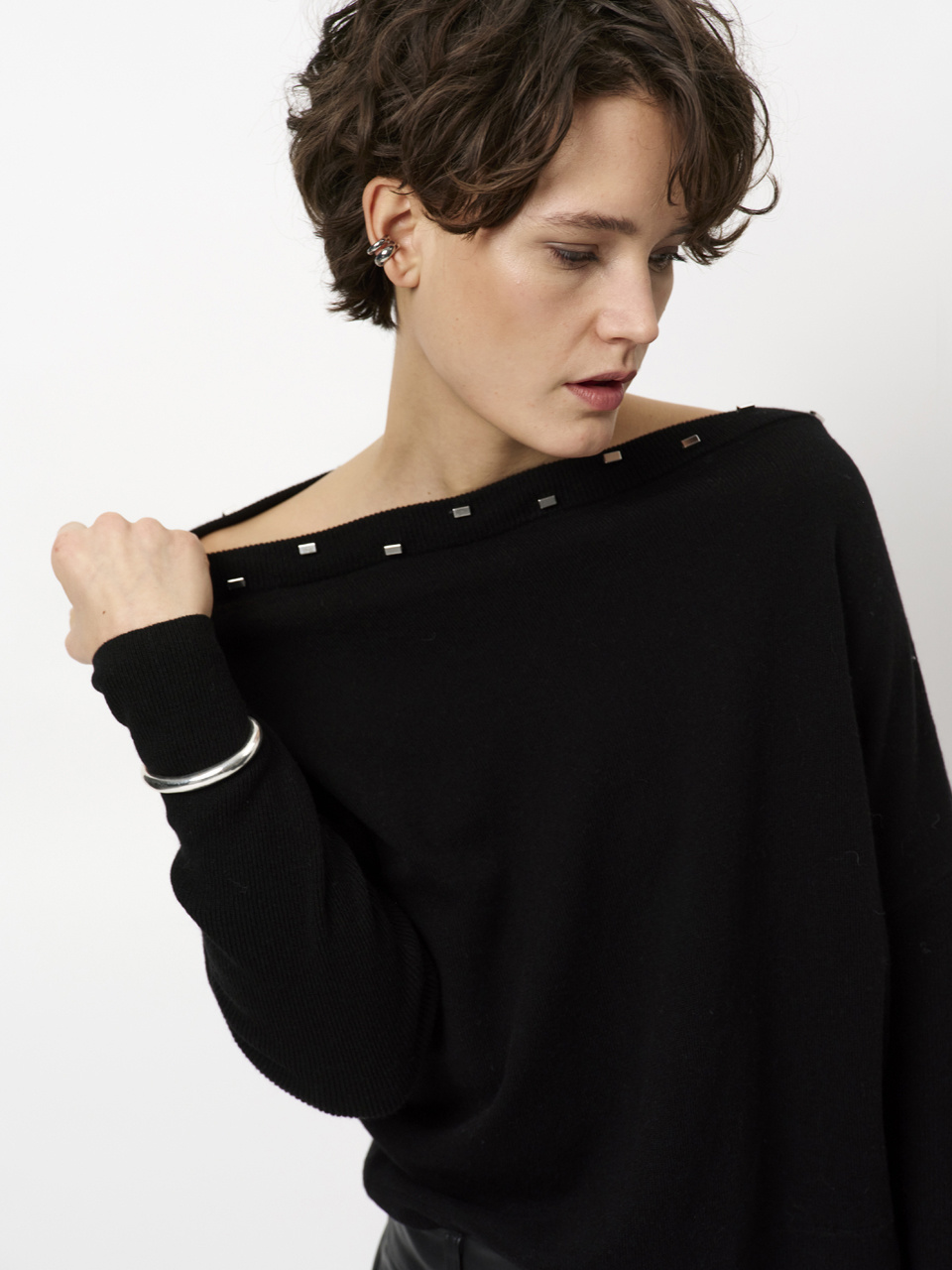 Mayu off shoulder sweater