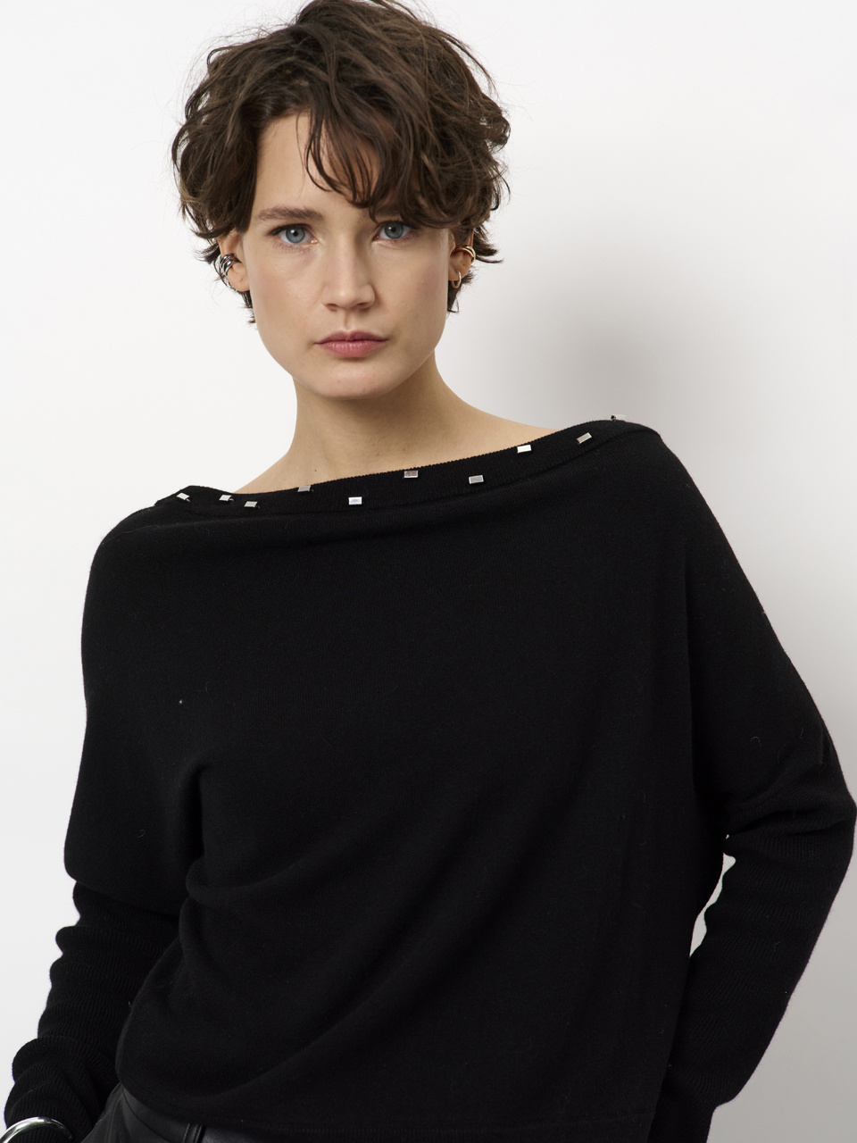 Mayu off shoulder sweater