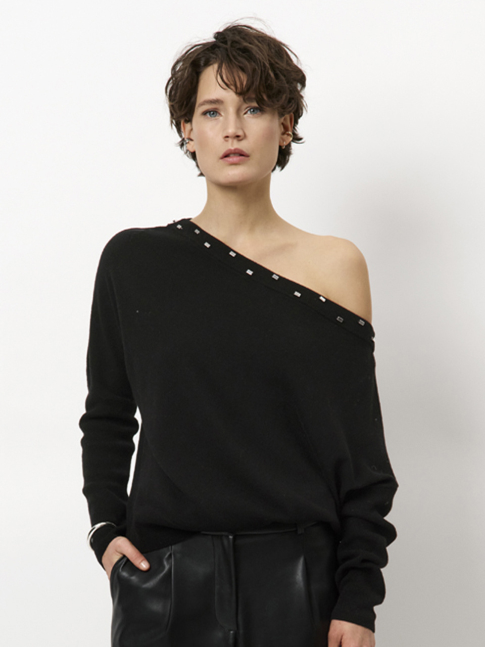 Dante 6 Mayu off shoulder sweater